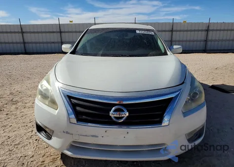 2015 Nissan Altima 2.5 из США, поврежденный, VIN 1N4AL3AP8FN389545